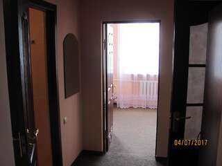 Отель Hotel Vinnytsia Sawoy Винница Люкс-9